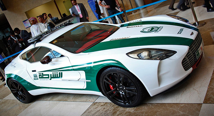 Coche de policía Aston Martin One-77