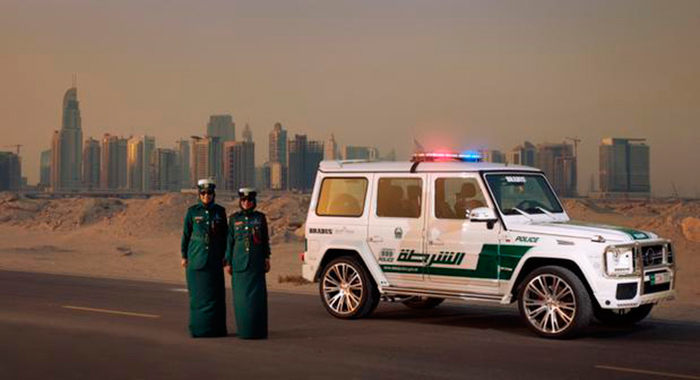 Coche de policía Mercedes Benz G63 AMG