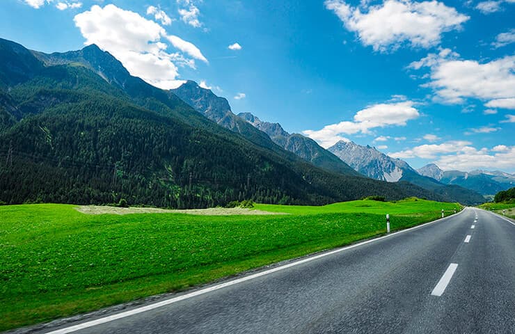 carretera verano montaña neumáticos