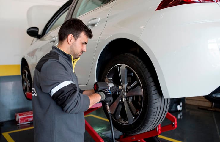 mecanico cambio neumaticos coche