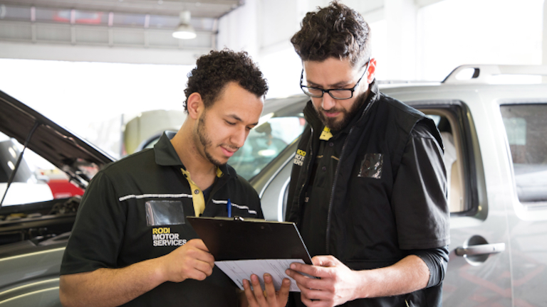 Puesta a punto del coche para Semana Santa en taller Rodi Motor Services