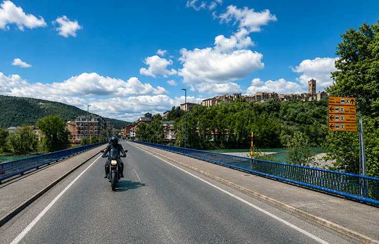 La ruta de Huesca en moto: del valle al Pirineo