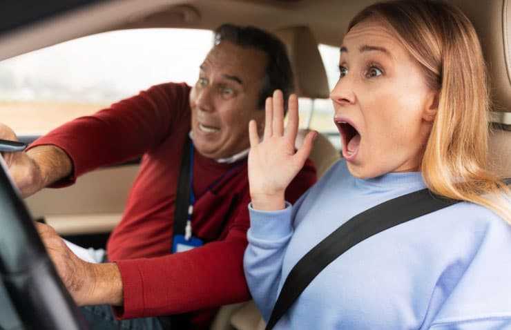 Cómo enseñar a conducir a un principiante y no frustrarse en el intento