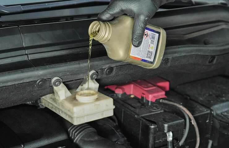Qué aceite lleva mi coche: cómo elegir el correcto para tu motor