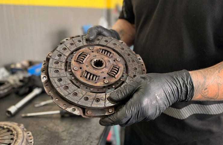¿Patina el embrague de tu coche? Causas y soluciones