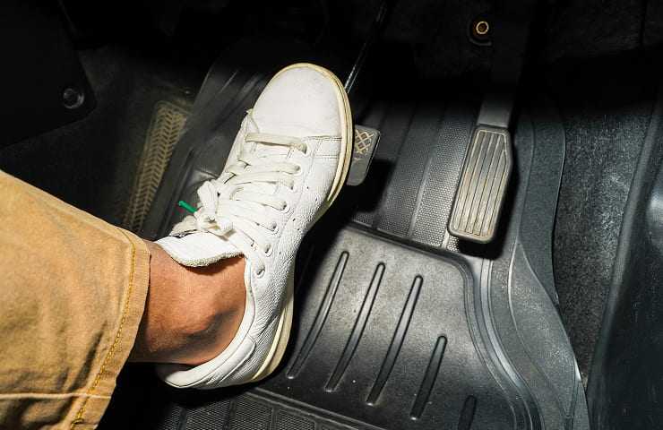 ¿Pedal de freno duro? Causas y qué debes hacer para solucionarlo
