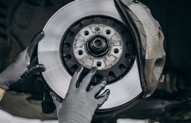 ¿Los discos de freno se deben pulir cada vez que se cambian las pastillas?